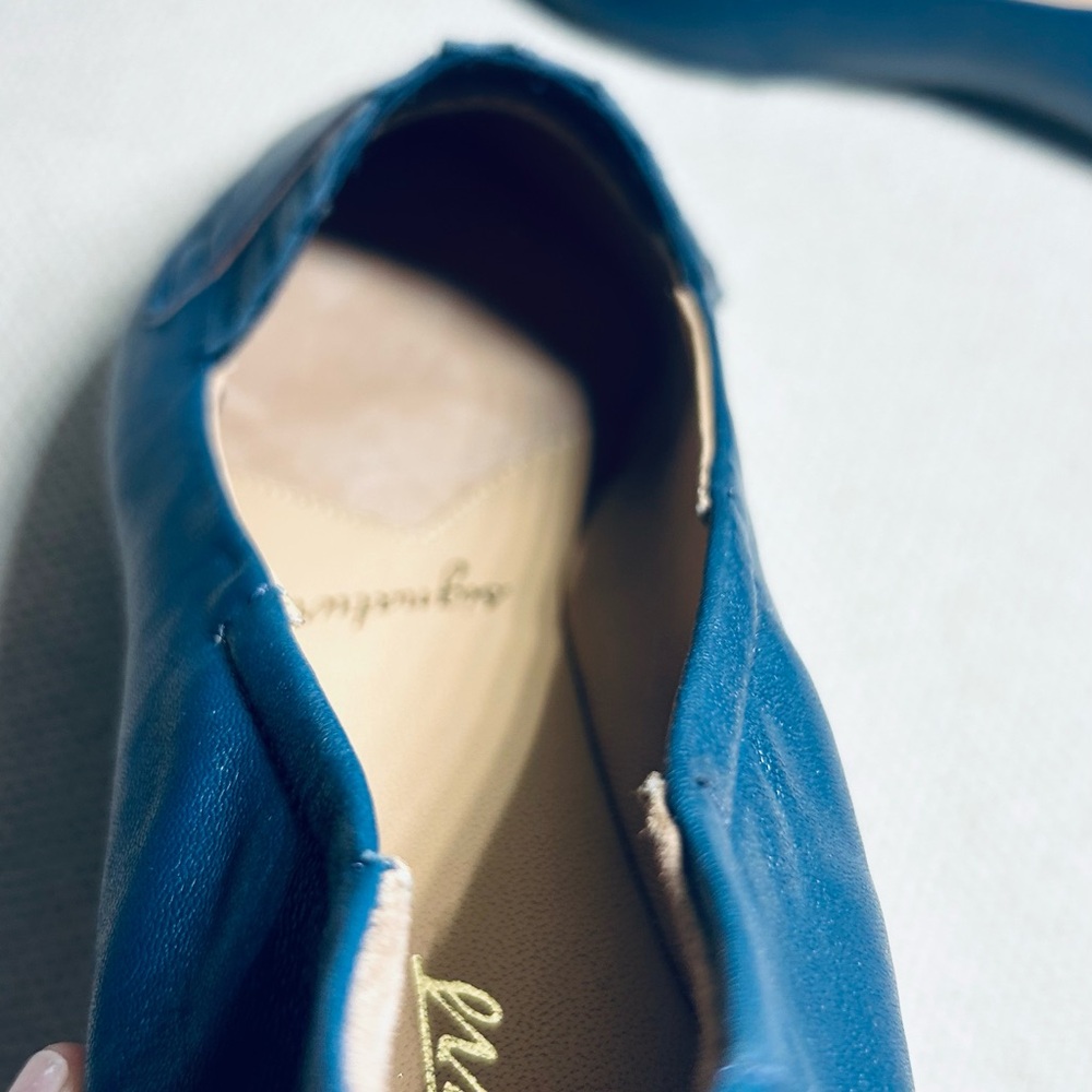 Trotters Classic Navy Flats - Picture 11 of 13